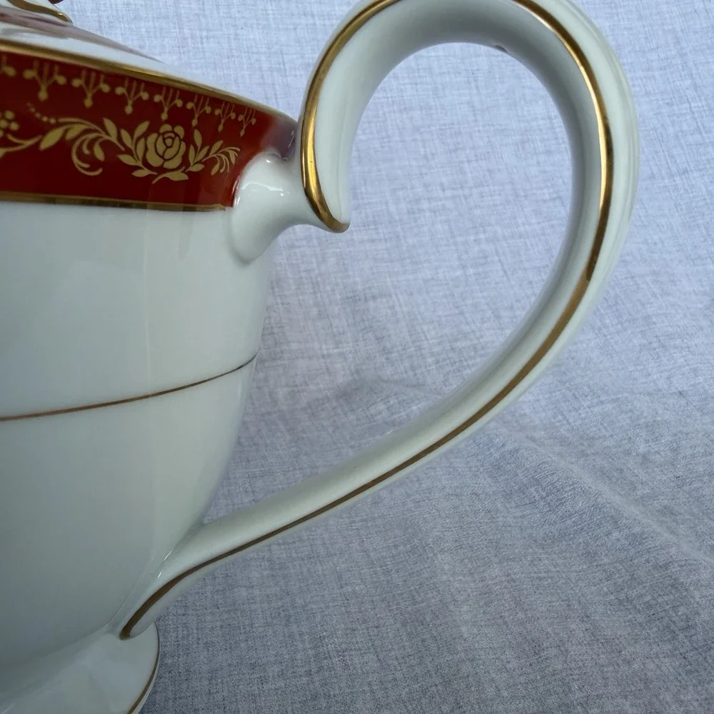 MINT! Noritake Goldhill 6613 Teapot with Lid Vintage Fine Porcelain Maroon Gold